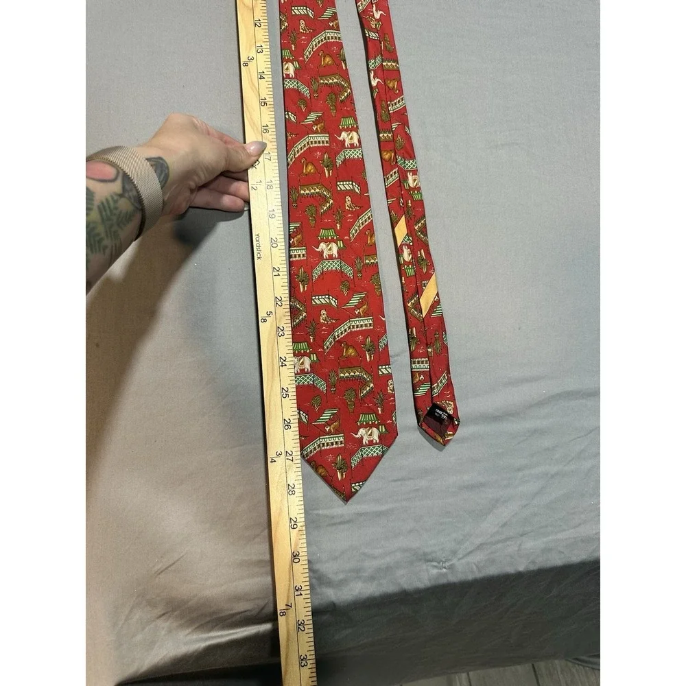 VTG Salvatore Ferragamo 100% Silk Tie, Italy‎ Red Tiger/Camel/Elephant Print